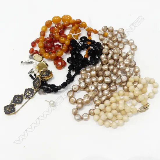 LOT ASST COSTUME JEWELLERY