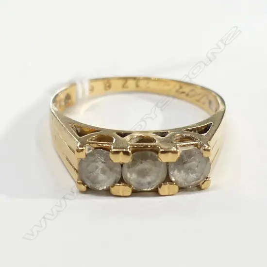 18CT GOLD AND FAUX DIAMOND RING
