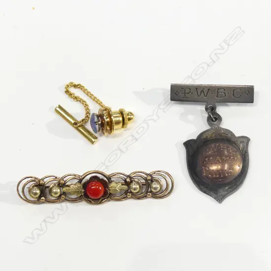 14CT CORAL BROOCH; SIL BADGE; & OPAL TIE TACK