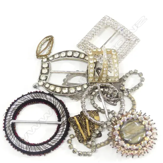 DIAMANTE BUCKLE & BROOCHES