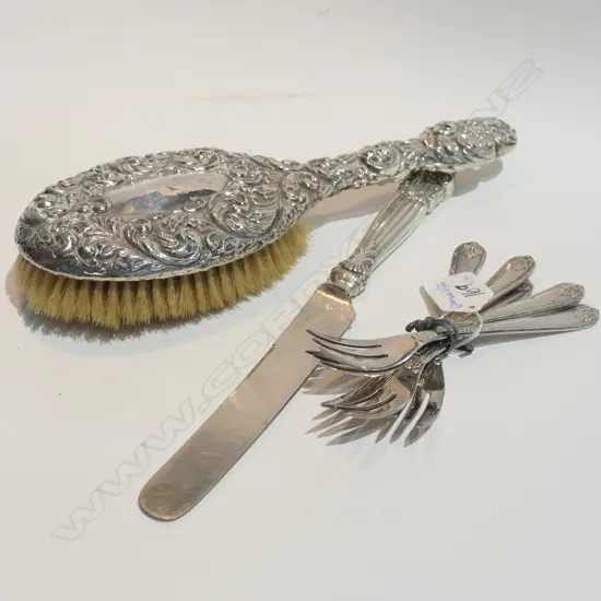 S/S BACKED BRUSH / KNIFE / EPNS CAKE FORKS