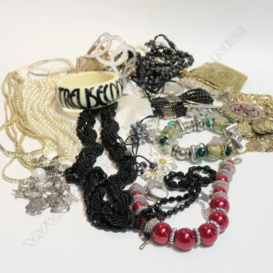 LOT ASST COSTUME JEWELLERY