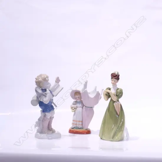 4 ASST PORCELAIN FIGURES + FIGURINE H. 200MM