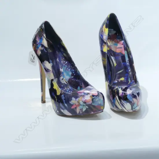 PR TRUTH/DARE HIGH HEELS BY MADONNA SIZE 7