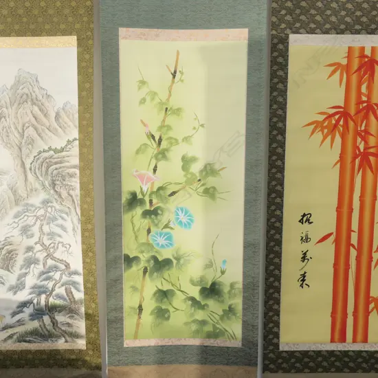 JAPANESE KAKEJIKO (HUNG SCROLL), IN ORIGINAL BOX, FLOWERING VINE (246)