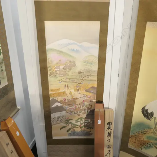 JAPANESE KAKEJIKO (HUNG SCROLL), IN ORIGINAL BOX, RURAL LANDSCAPE (159)