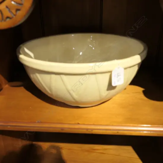 VINTAGE CERAMIC MIXING BOWL