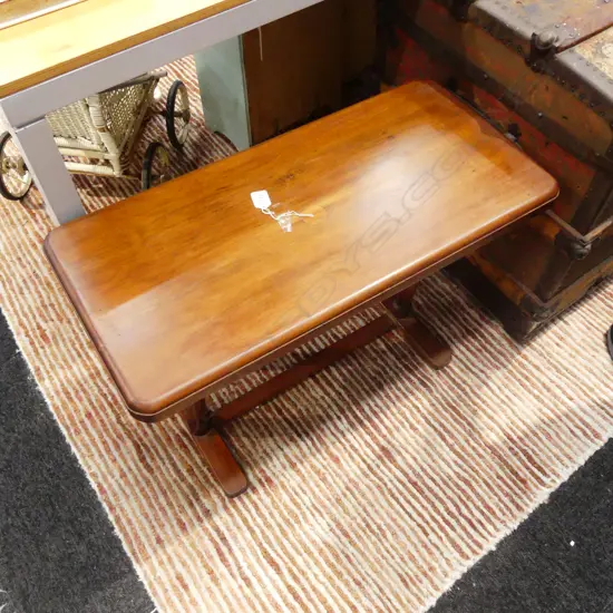 WOODEN SIDE TABLE. H. 490 MM