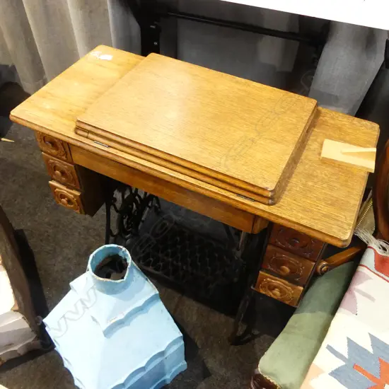 OAK SINGER TREADLE SEWING MACHINE