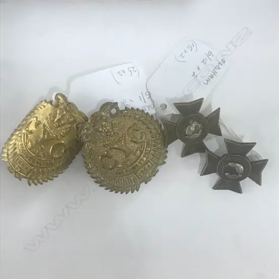 1st MOUNTED RIFLES (CANTY. YEOMANRY CAVALRY 1844) [2 VERSIONS], 2nd (STH CANTY) REGT [COLLAR] BADGES (4)