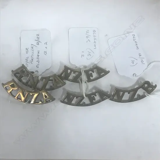 SHOULDER TITLES: 2 x ROYAL NZ ARTILLERY; 2 x NZ FIELD ARTILLERY; 1 x NZ RIFLES (5)