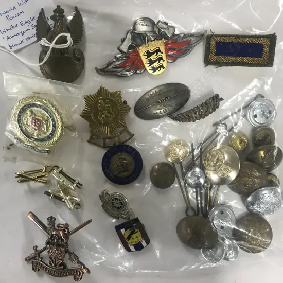 BAG MISC MILITARY BUTTONS & BADGES