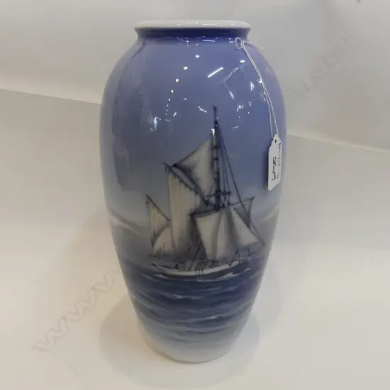 ROYAL COPENHAGEN 1959/2129 VASE