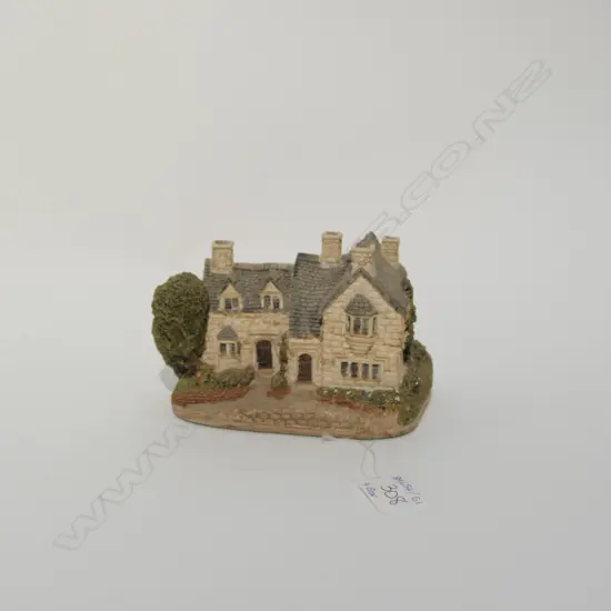 LILLIPUT LANE, MORETON MANOR