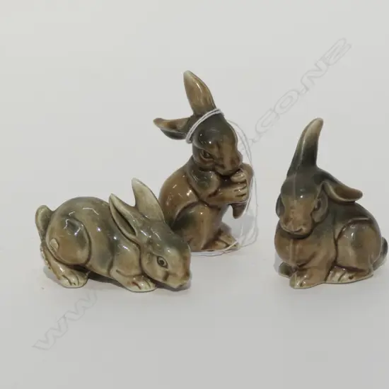 (17693) 3 MINI CHINA RABBITS