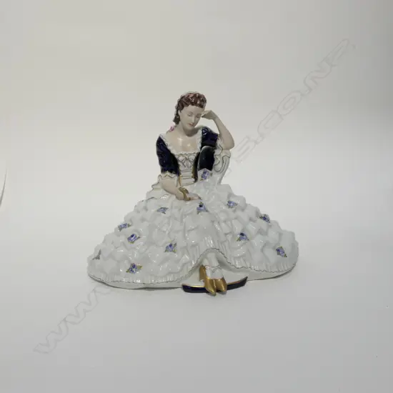 ROYAL DUX FIGURINE