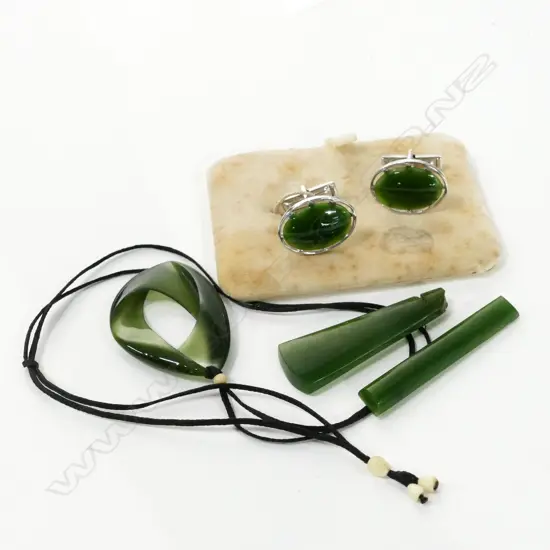 GREENSTONE CUFF LINKS/ PENDENT/ 2 PIECES OF GREENSTONE 
