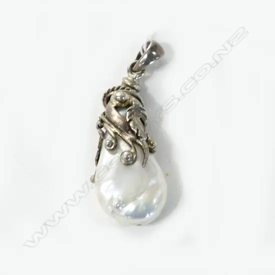 LOMBOC SILVER AND BAROQUE PEARL PENDANT
