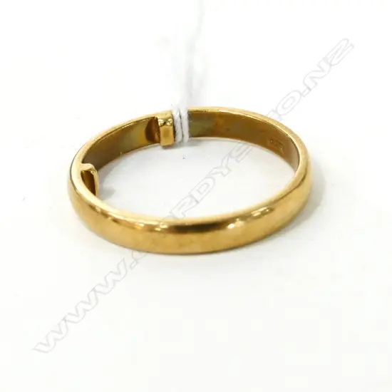 HEAVY PLAIN 18CT BAND RING 4.27GMS