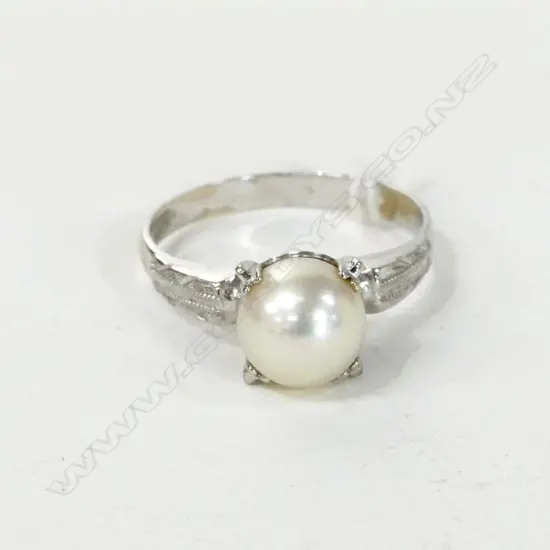 14CT W.G. CULTURED PEARL RING, 2.1 GMS SET