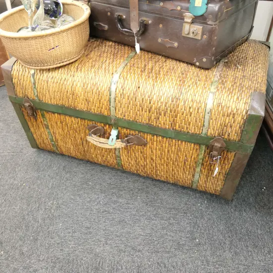 CANE AND METAL BOUND TRUNK L 940 MM