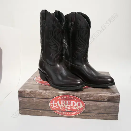 AS NEW PR OF LAREDO BLACK COWBOY BOOTS SIZE 12