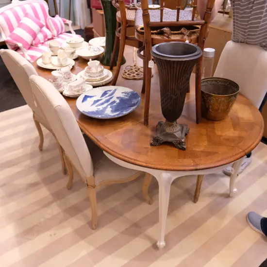 CIRCULAR OAK MARQUETRY EXTENSION TABLE W. 2 LEAVES W. 1080MM