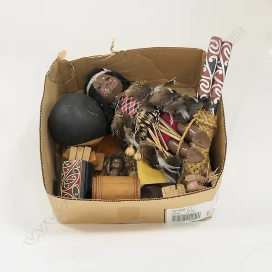 CHATHAM IS SOUVENIR PLAQUE & OTHER NZ SOUVENIRS  (EX THE NGAIRE HART ESTATE COLLECTION)