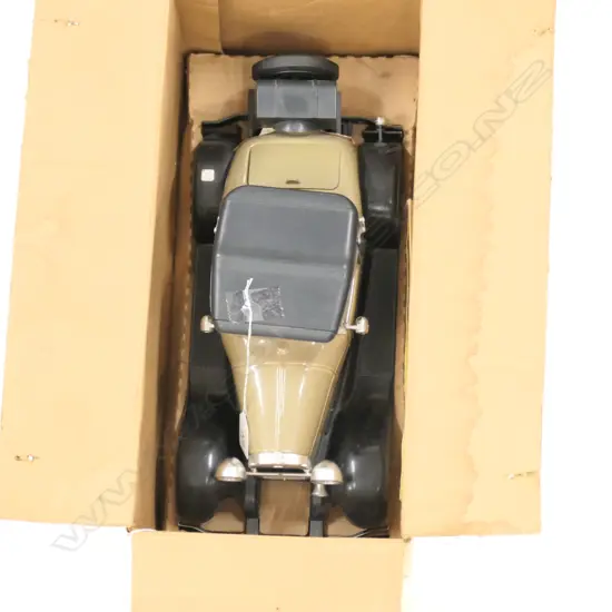 JIM BEAM 1928 COUPE DECANTER L 380 MM