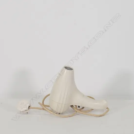 A VINTAGE G AND C BAKELITE HAIR DRYER, HOT SETTING WORKING H 220