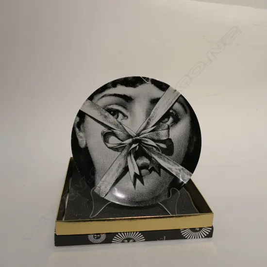 FORNASETTI NUMBERED PLATE 'FACE & BOW' 