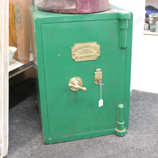 ANTIQUE SAFE WITH KEY 610 MM