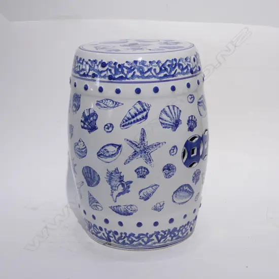 B + W STOOL W/ SHELL DECORATION 