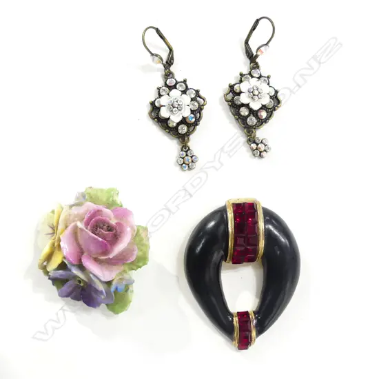 TWO BROOCHES AND PAIR OF EARRINGS