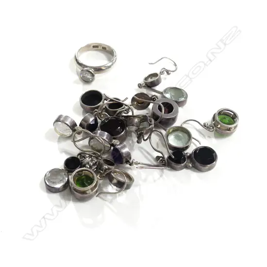 COLLECTION OF GOOD SILVER AND GEMSTONE SET EARRINGS
