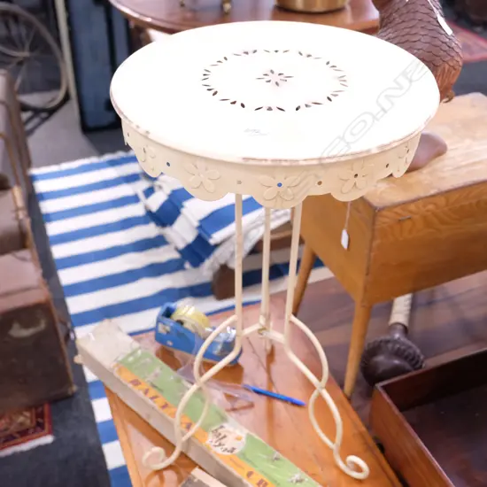 SMALL CIRCULAR METAL TABLE