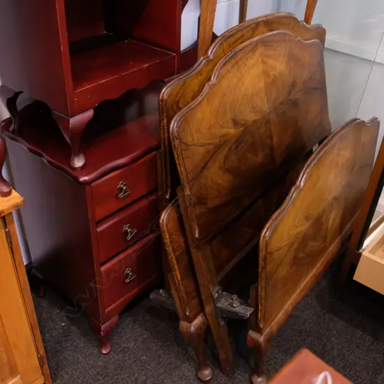 MAHOGANY DRESSING TABLE & TWO PAIRS BED ENDS L 1220 MM