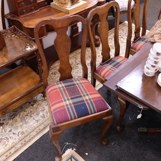 8 QUEEN ANNE STYLE DINING CHAIRS WITH 2 CARVERS