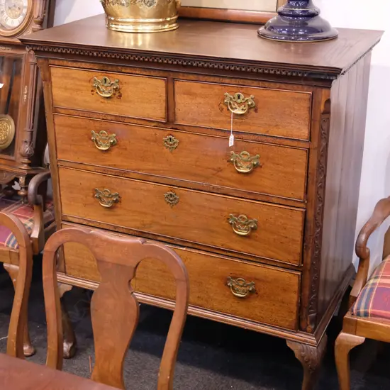 19THC MAHOGANY CHEST OF DRAWERS ON CABRIOLE LEGS H 1270 MM
