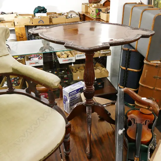 SHAPE TOP MAHOGANY SIDE TABLE W. 610MM