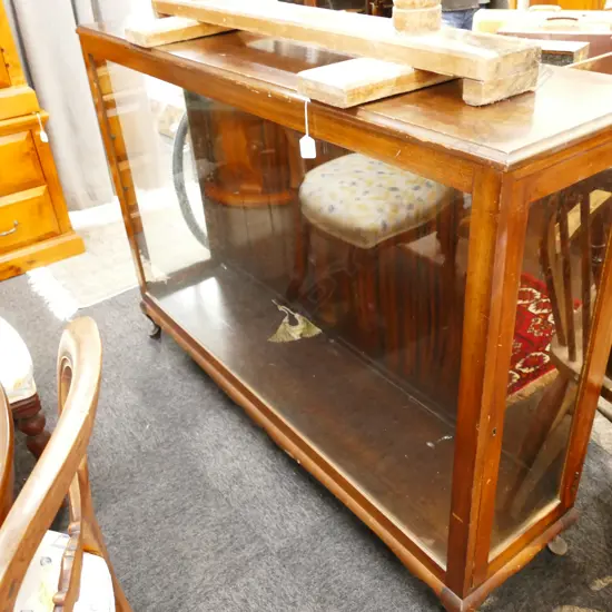 MAHOGANY CHINA CABINET L 1430 MM