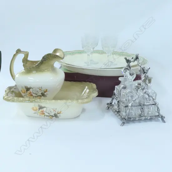 ASST ASHETS / CRUETS / GLASSWARE ETC