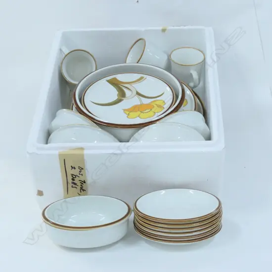 LOT ASST CHINA INCL. CROWN LYNN