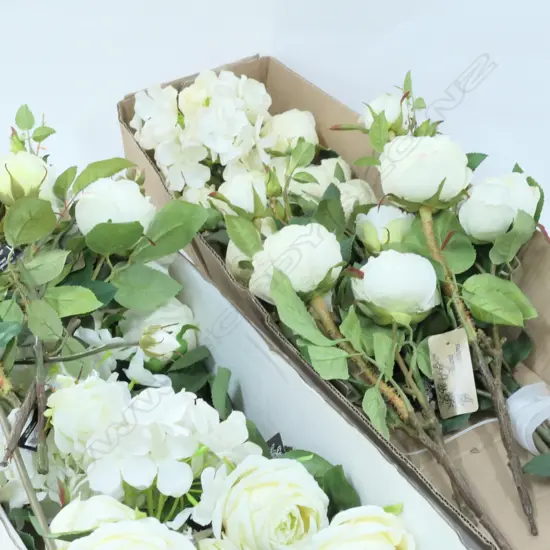 LOT ASST ARTIFICAL ROSES