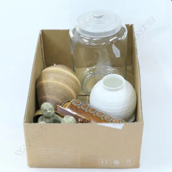 LOT ASST CHINA -WEDGWOOD / GERMAN STUDIP / FIGURES ETC