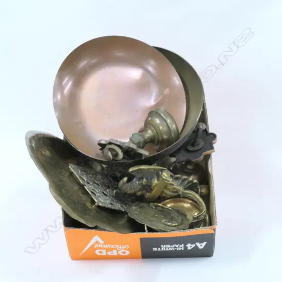 LOT ASST BRASS WARE/DOORKNOBS ETC