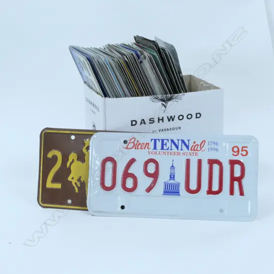 COLLECTION OF VINTAGE AMERICAN LICENCE PLATES, VARIOUS STATES