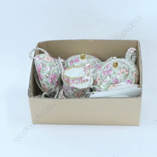 LOT ASST FLORAL CHINA INCL. R. DOULTON, SADLER TEA SET