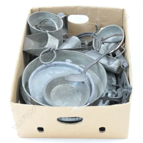 LOT VINTAGE KITCHENWARE