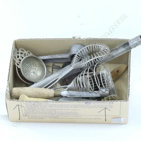LOT ASST VINTAGE KITCHEN UTENSILS